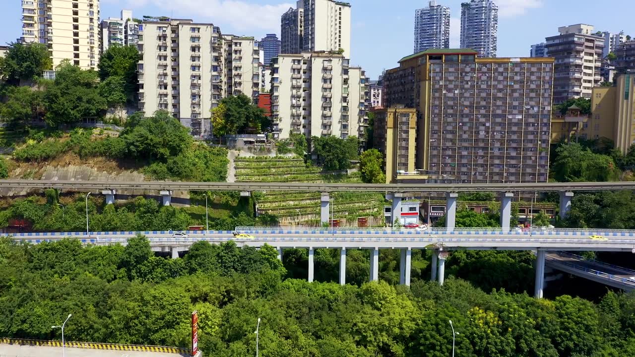嘉陵江大桥、渝澳大桥、牛角沱立交桥、长江，重庆，中国，亚洲的航拍镜头。视频素材画面3