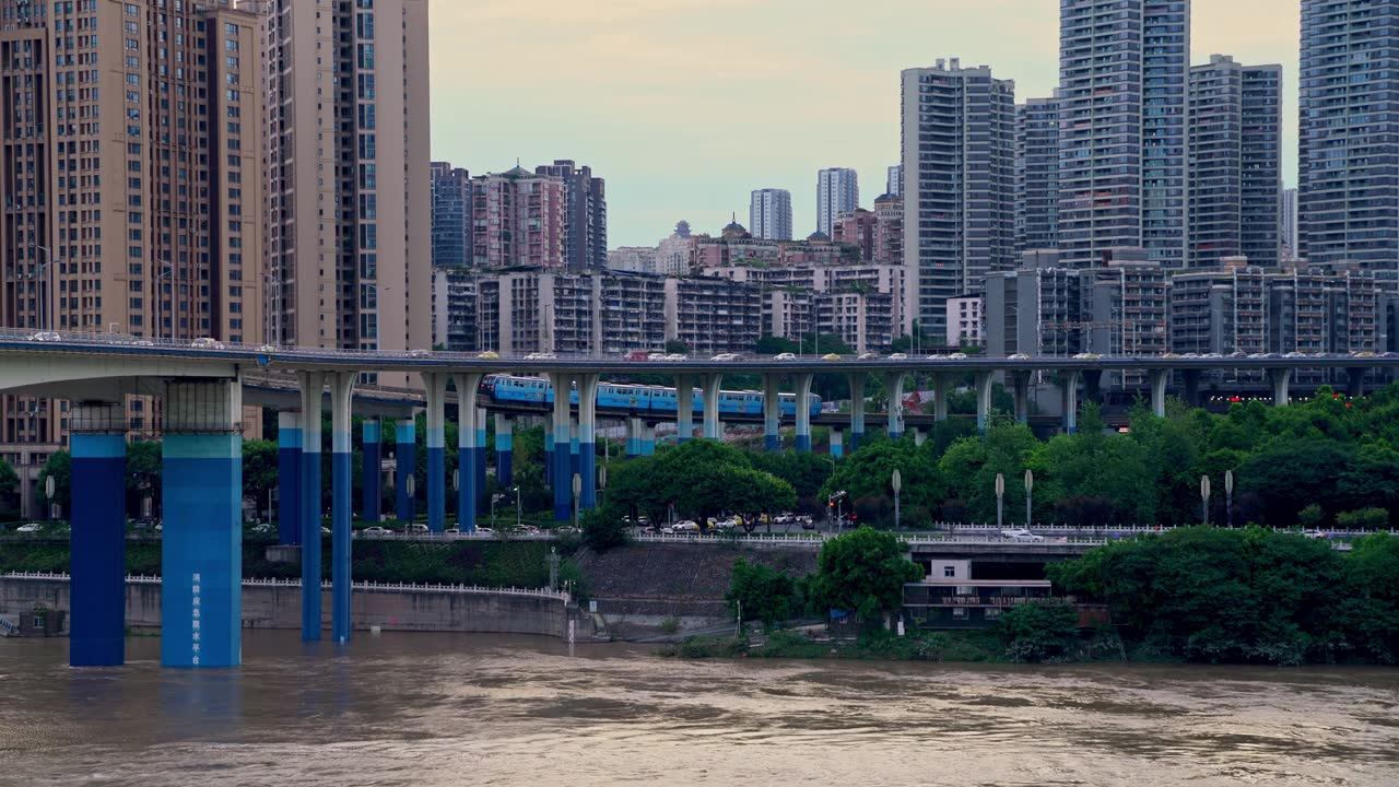 嘉陵江大桥，余澳大桥，牛角沱立交桥，长江，重庆，中国，亚洲。视频素材画面1
