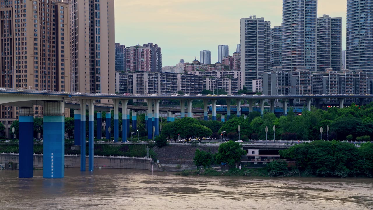 嘉陵江大桥，余澳大桥，牛角沱立交桥，长江，重庆，中国，亚洲。视频素材画面2