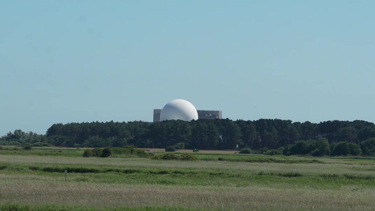 4K视频：位于英国萨福克海岸的Sizewell B核电站。视频素材画面2