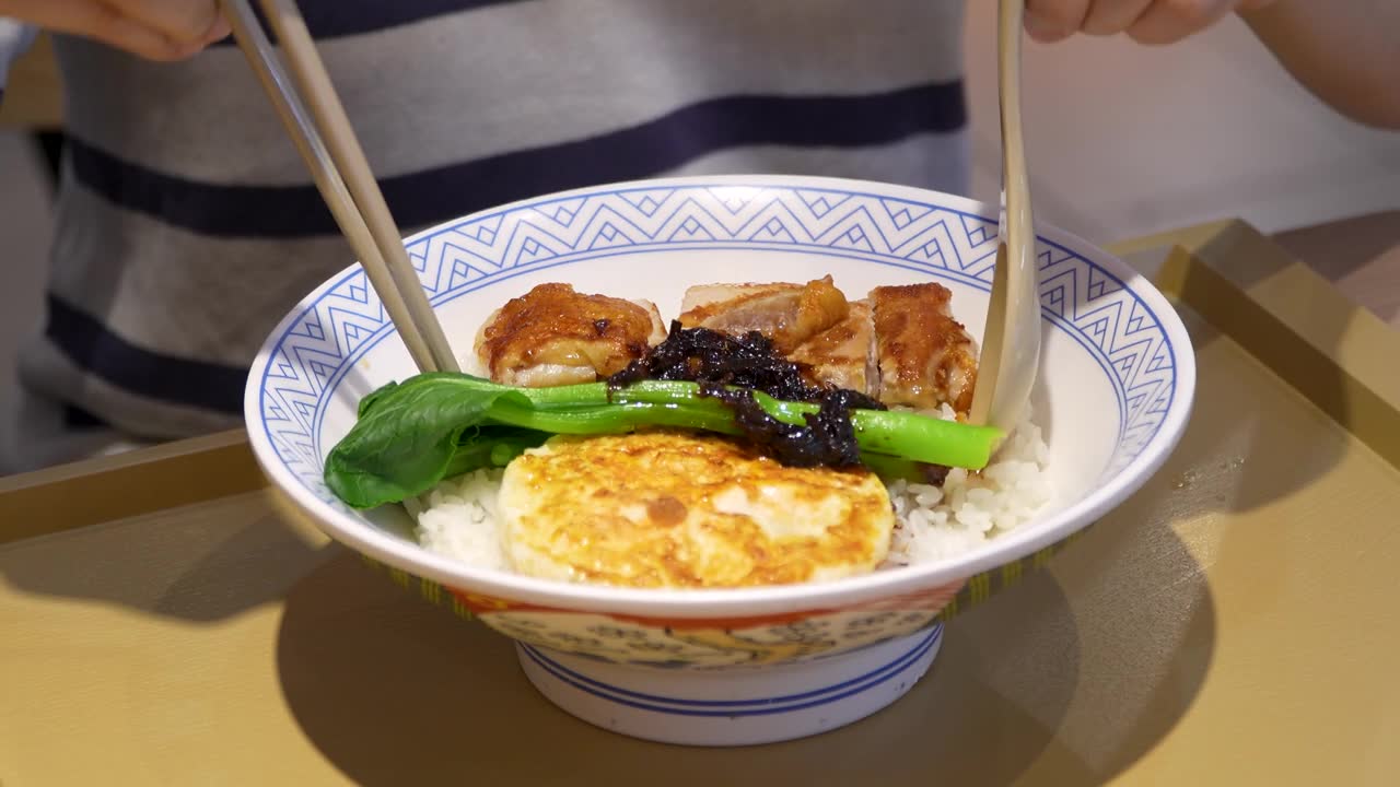 搅拌丼饭视频素材画面1