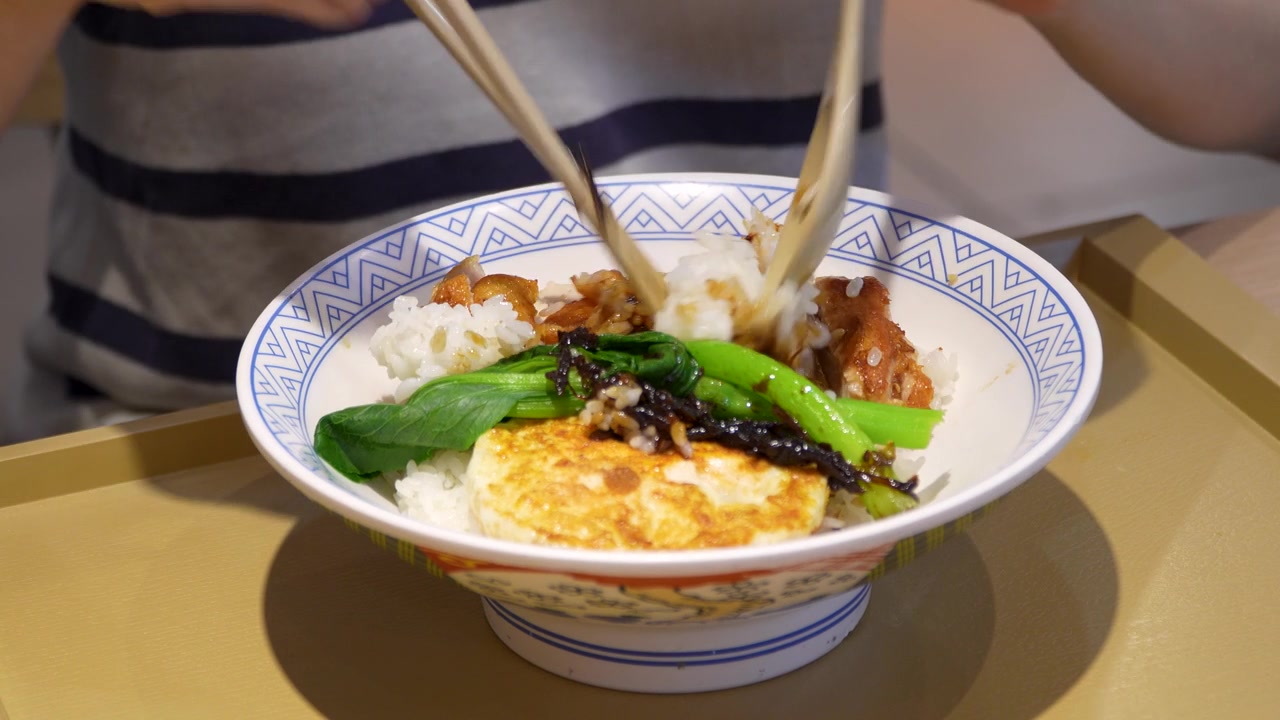 搅拌丼饭视频素材画面2