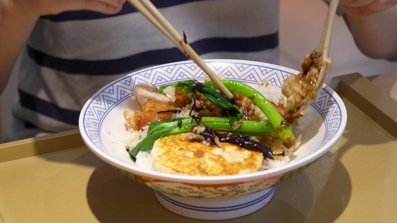 搅拌丼饭视频素材画面4