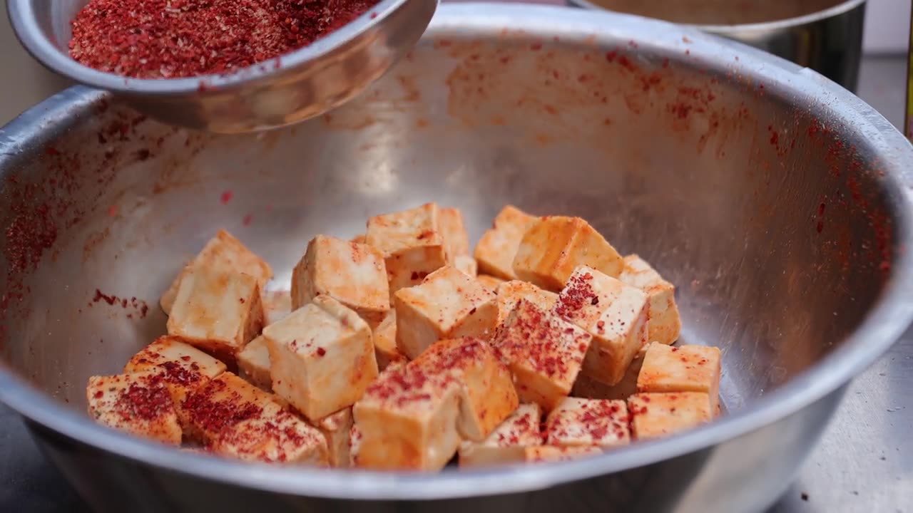 在中国街头售卖的霉豆腐，俗称毛豆腐视频素材画面1