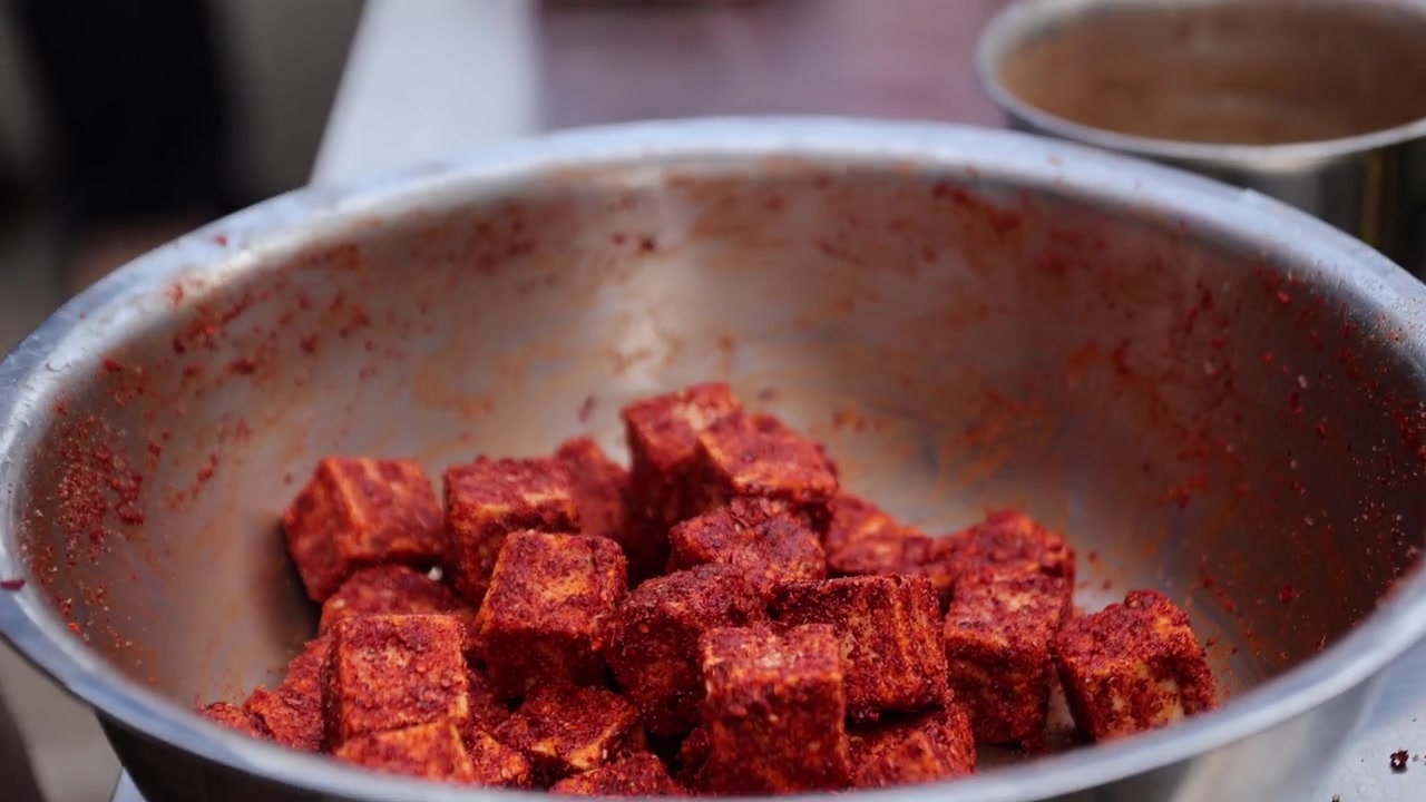 在中国街头售卖的霉豆腐，俗称毛豆腐视频素材画面4