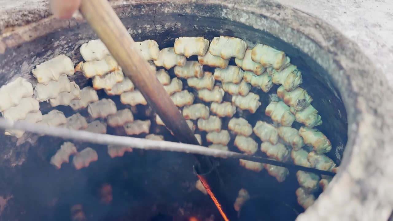 新疆传统维吾尔族面食，新疆美食，中国美食视频素材画面1