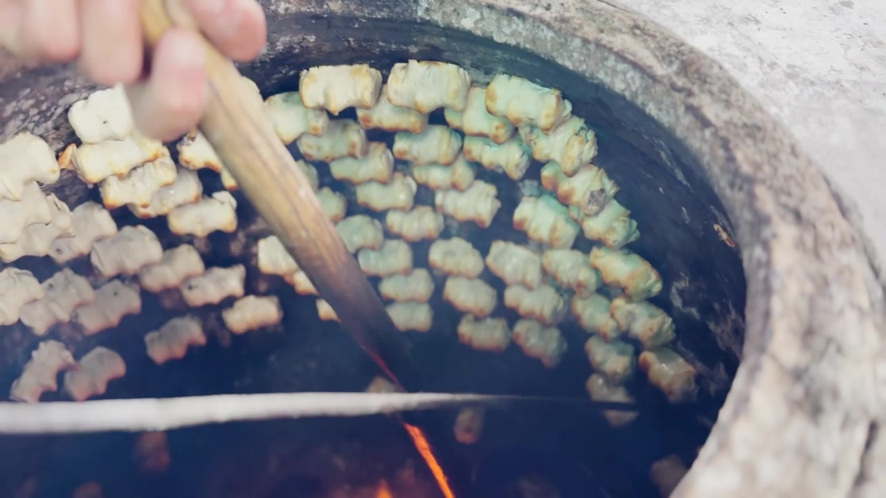 新疆传统维吾尔族面食，新疆美食，中国美食视频素材画面2
