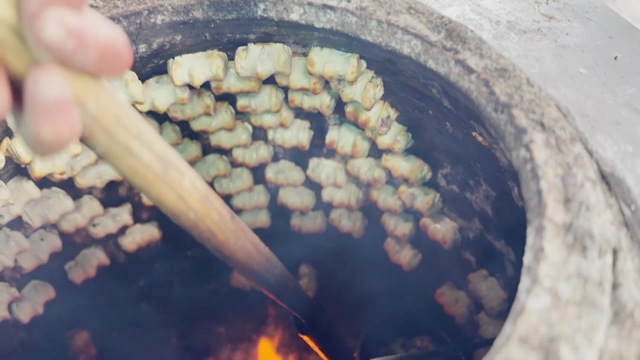 新疆传统维吾尔族面食，新疆美食，中国美食视频素材画面3
