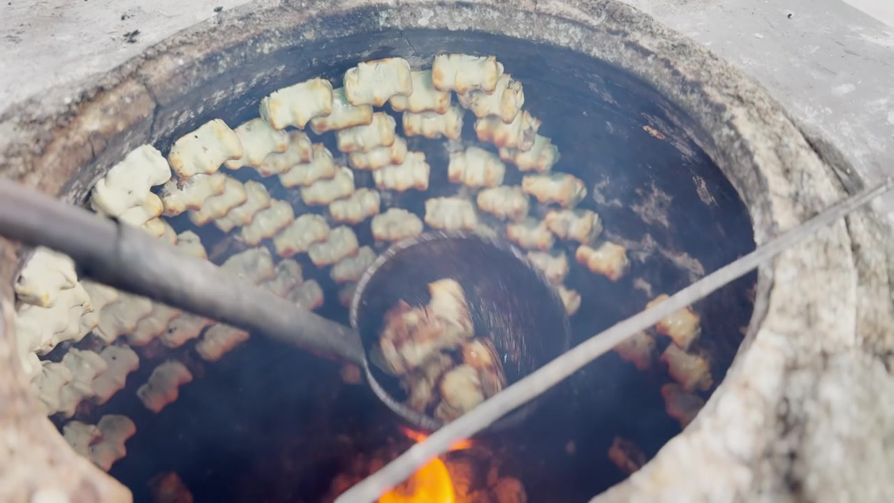 新疆传统维吾尔族面食，新疆美食，中国美食视频素材画面4