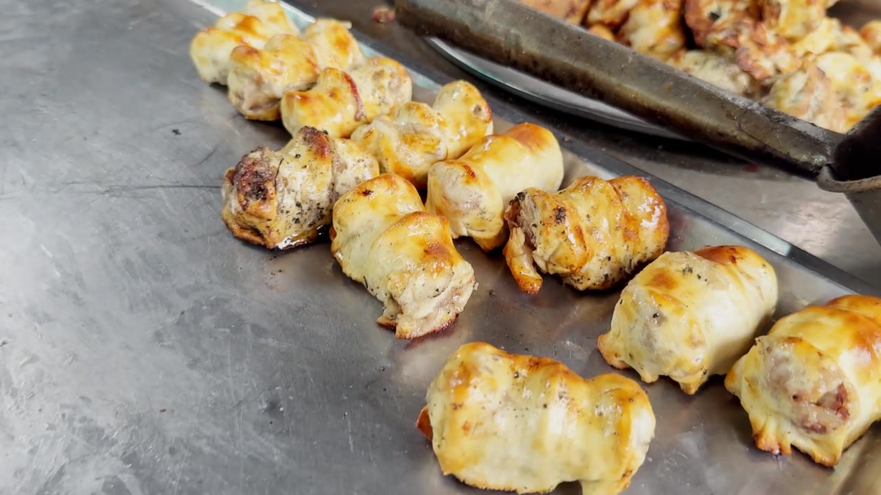 戈壁瓜尔，新疆传统维吾尔族面食，新疆美食，中国菜。视频素材画面4