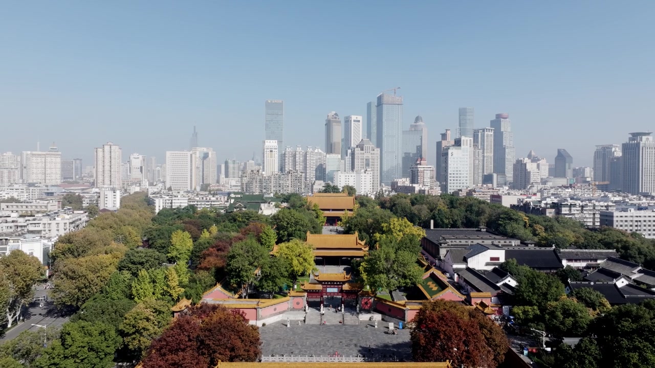 中国江苏南京朝天宫历史建筑群的航拍景象视频素材画面3