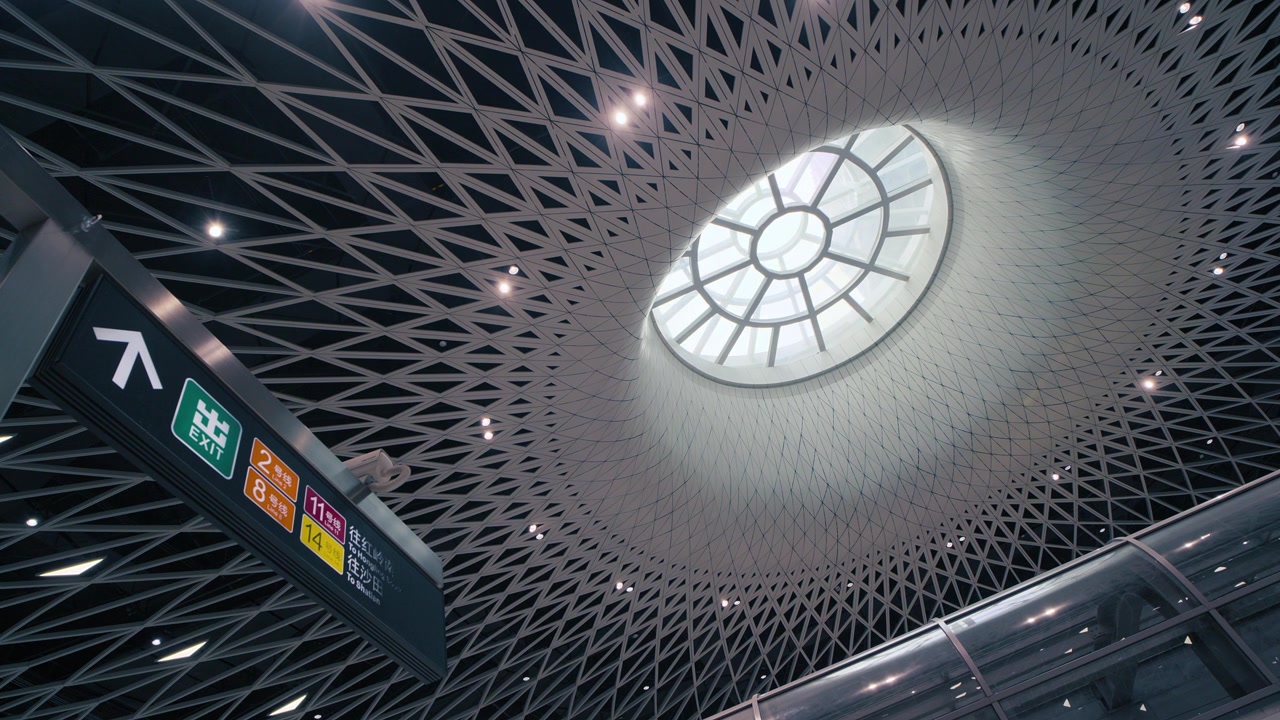 现代未来感深圳岗厦北地铁站视频素材画面3