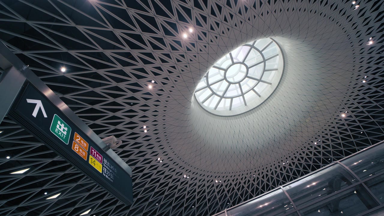 现代未来感深圳岗厦北地铁站视频素材画面4