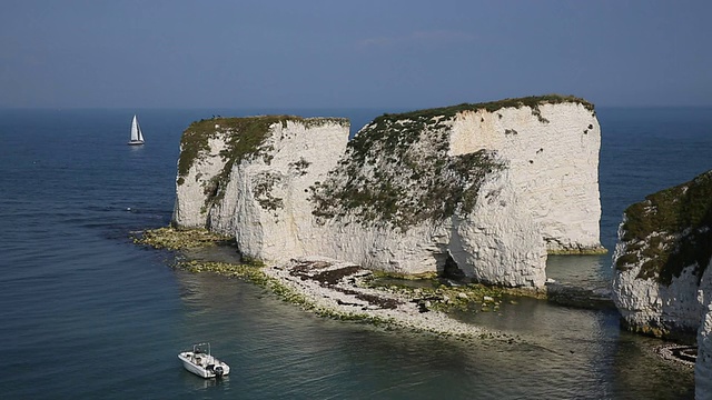 英国，侏罗纪海岸，多塞特，老哈里岩石白垩地层视频素材