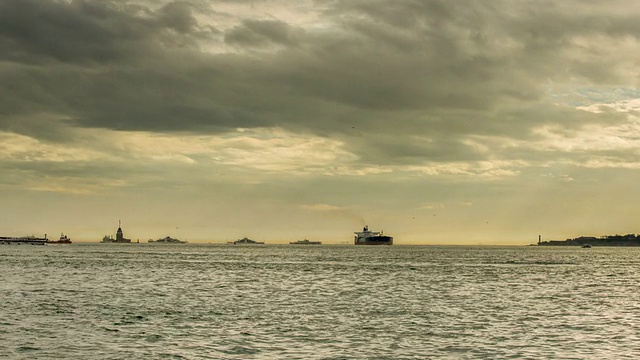 时间流逝摄影博斯普鲁斯海峡的海上交通视频素材