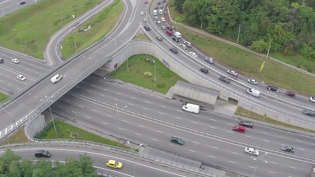 从上面看，繁忙的路口，交通堵塞，高峰时间视频素材