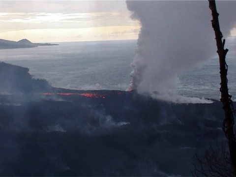 熔岩流入海洋视频下载