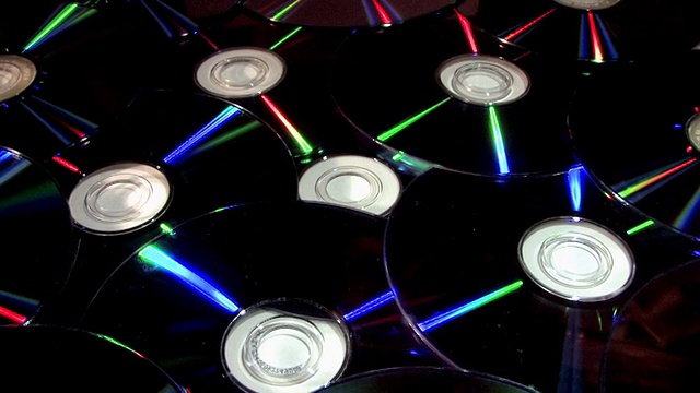 旋转CD/DVD光盘-宽视频素材画面2