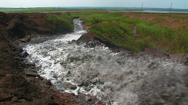 浪费热水视频下载