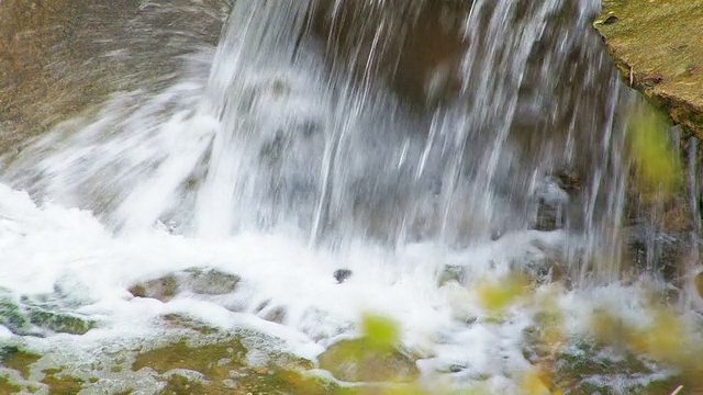 秋天的流。高清。视频下载