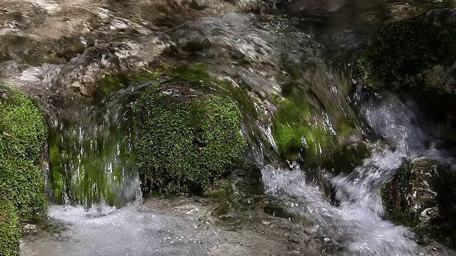 水溢出视频素材