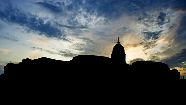 布达佩斯城堡山与蓝色日落视频下载