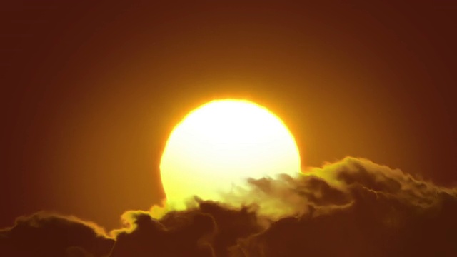 美丽的太阳和云彩在循环动画。HD 1080。视频素材画面2