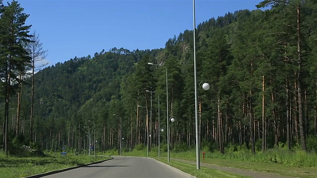 在旅游“Biryuzovaya Katun”的经济特区旅行。视频素材画面1