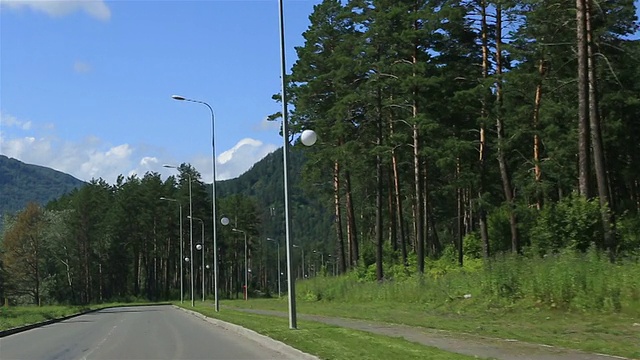 在旅游“Biryuzovaya Katun”的经济特区旅行。视频素材画面3