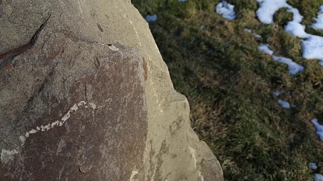 大的石头。视频素材画面2