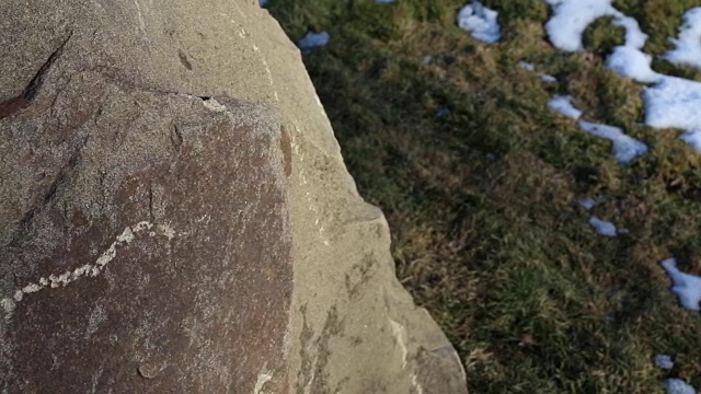 大的石头。视频素材画面4
