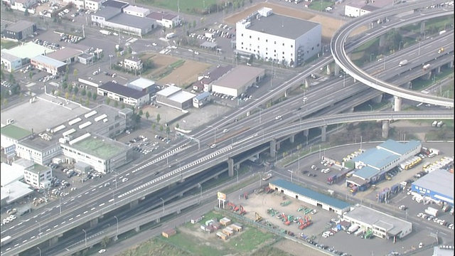 日本札幌市高速公路上交通繁忙。视频素材