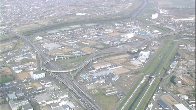 日本札幌市高速公路上交通繁忙。视频素材