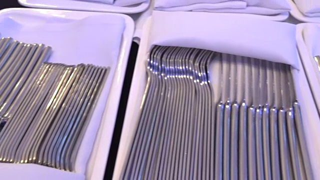 餐具堆放整齐视频素材画面2