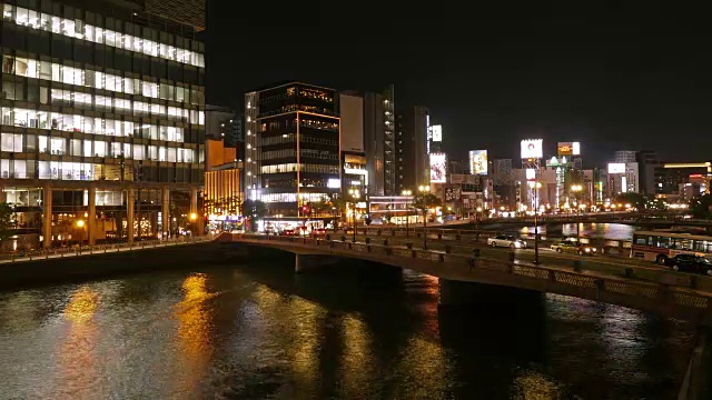 福冈中津的夜景和灯火通明的河流视频素材