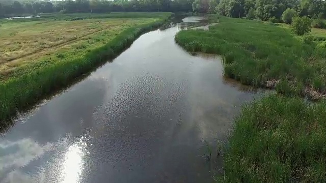 农村一个小湖的航拍视频视频素材