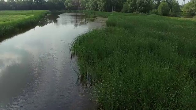 农村一个小湖的航拍视频视频素材