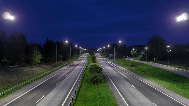 公路时间在黄昏中流逝视频素材