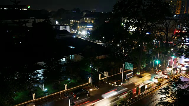 印度尼西亚邦顿夜间交通的时间流逝视频素材