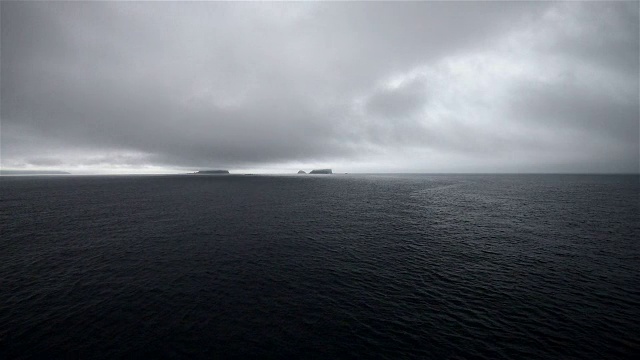 狂风暴雨在海上肆虐视频素材