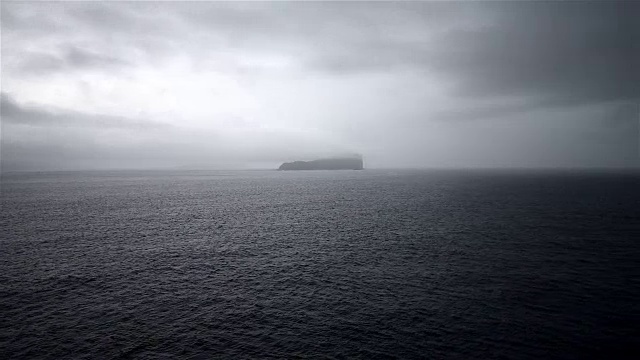 狂风暴雨在海上肆虐视频素材