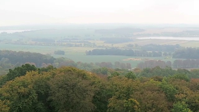 从宾茨塔顶俯瞰鲁根岛。德国(Mecklenburg-Vorpommern)。视频素材