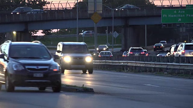 夜间道路交通视频素材