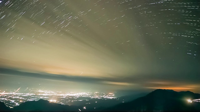 泰国清迈市上空的星星轨迹，时间流逝视频下载