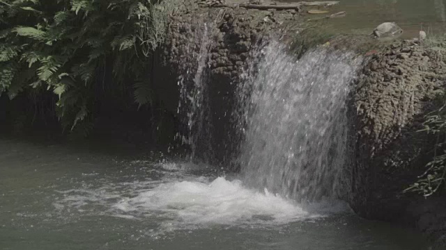 泰国的热带瀑布:慢镜头，未分级视频下载