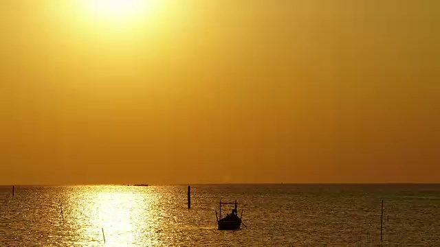 日落在热带海洋与晴朗的天空时间流逝视频视频下载