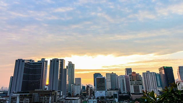 视频时间的日落在美丽的天空的城市视频素材