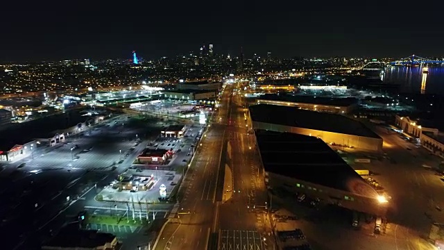 鸟瞰图中心城市费城及周边地区的夜晚视频素材