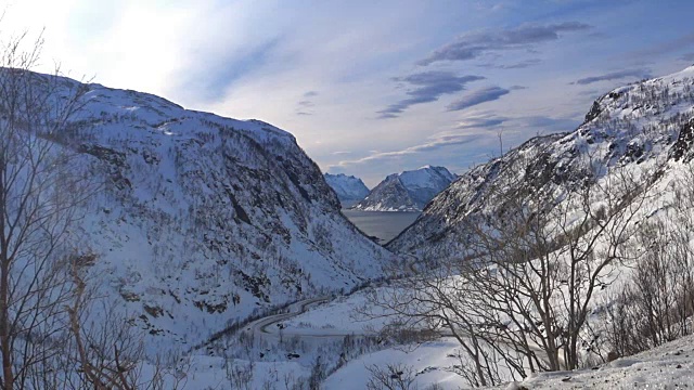 俯瞰挪威北部Senja岛的Sifjord视频素材