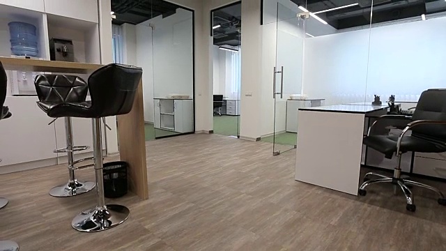 替身。现代办公室内部。光滑的运动。商务中心。视频素材画面4